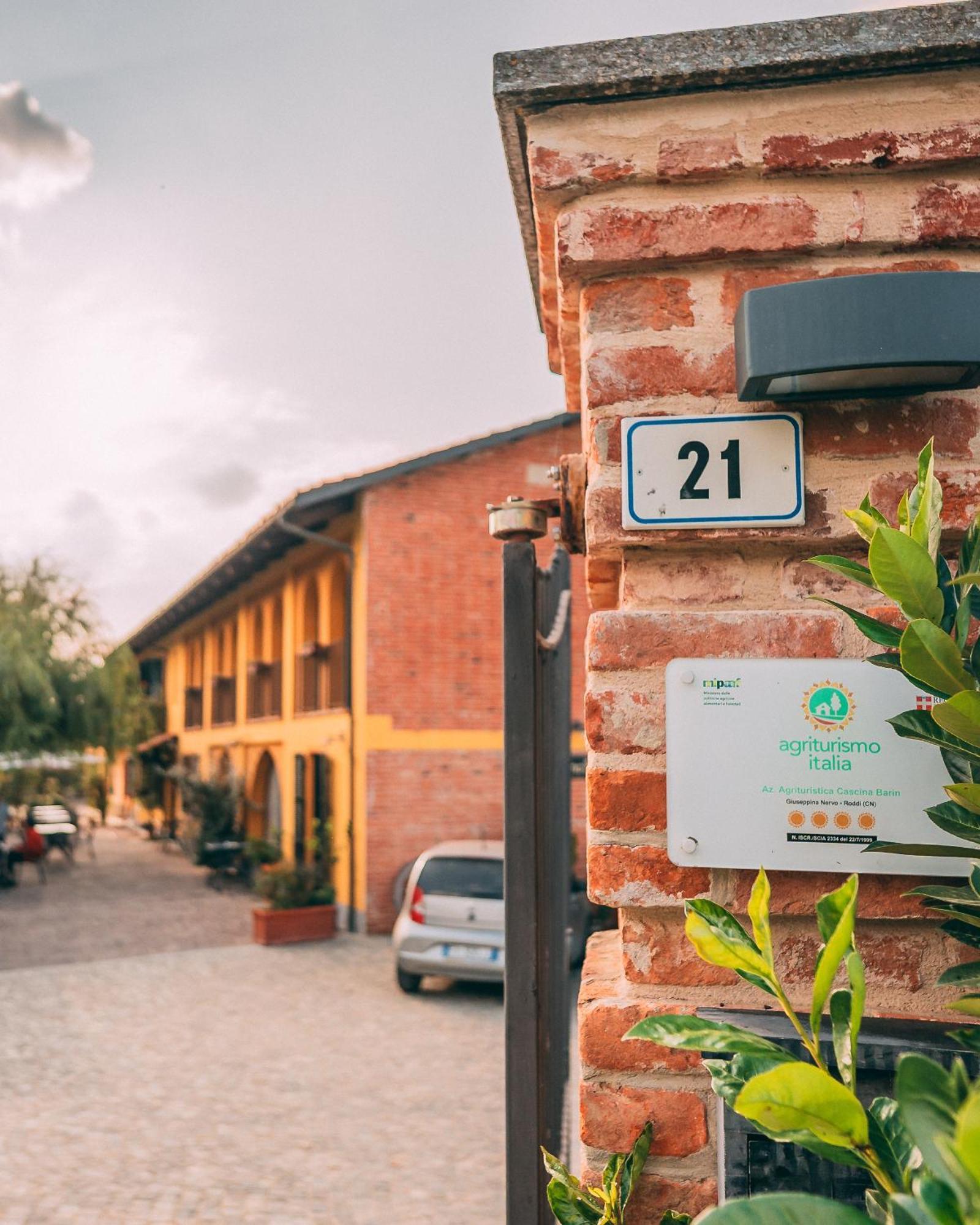 Agriturismo Cascina Barin Roddi Exteriör bild